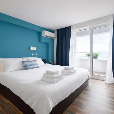 Apartment Sunny W/ Pool • 5 Min To